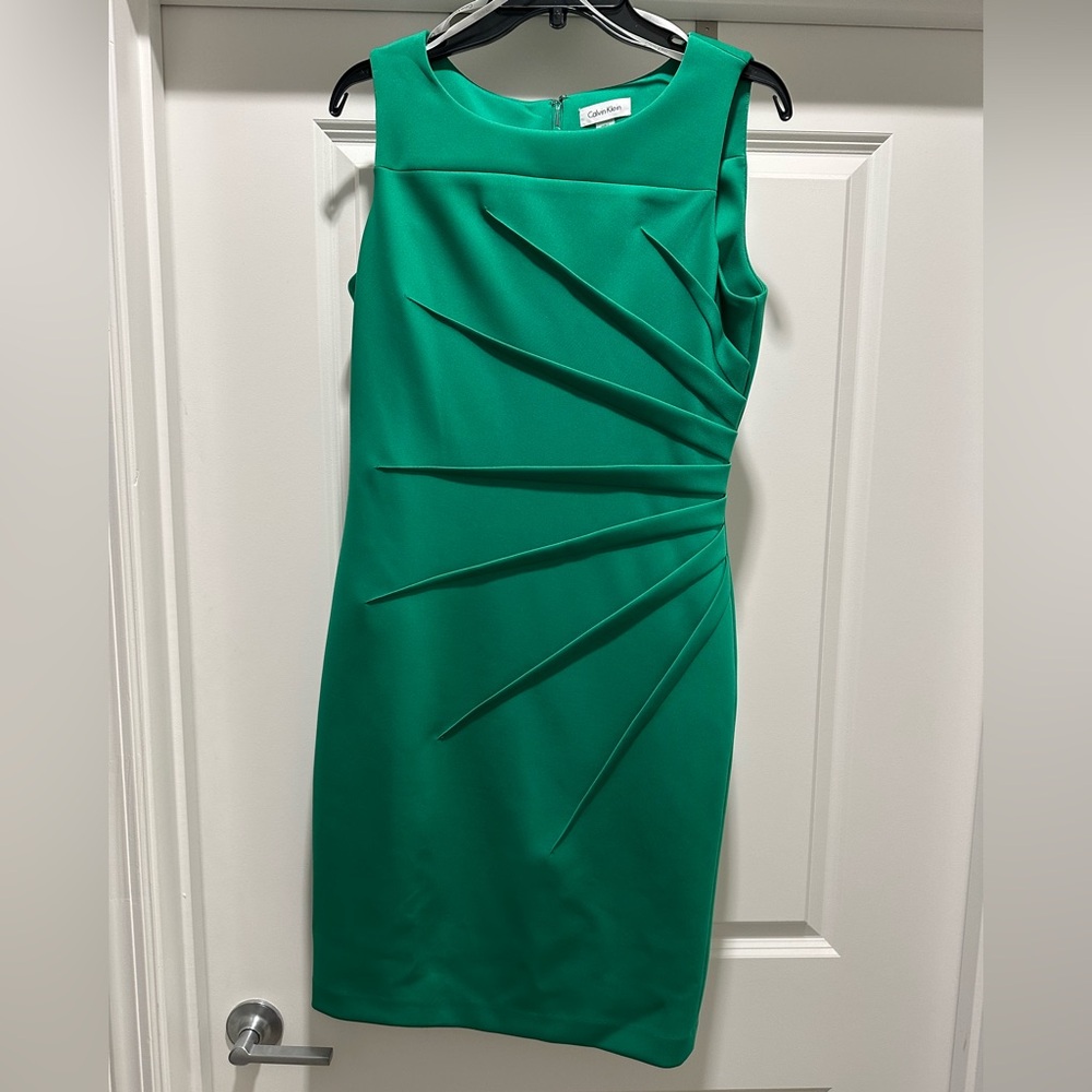 EUC worn once flattering green dress.